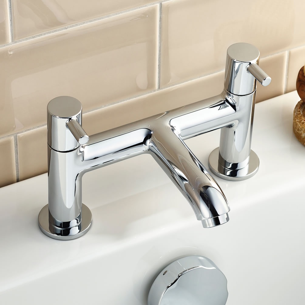 Lifestyle image of Ideal Standard Ceraline Bath Filler